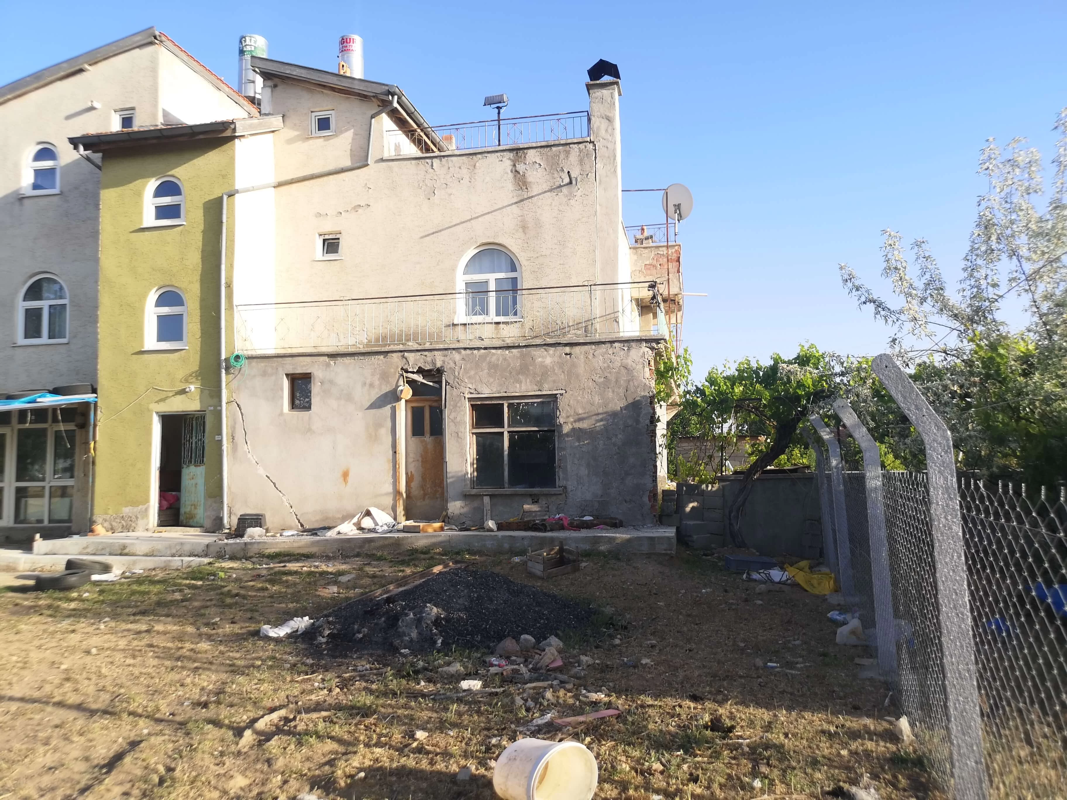 FATİH MAH.de SATILIK ARAZİ VE 2 KATLI BİNA