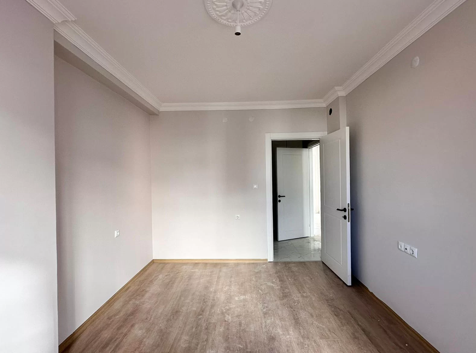 MAHMUDİYE MAHALLESİNDE 2+1 SATILIK DAİRE