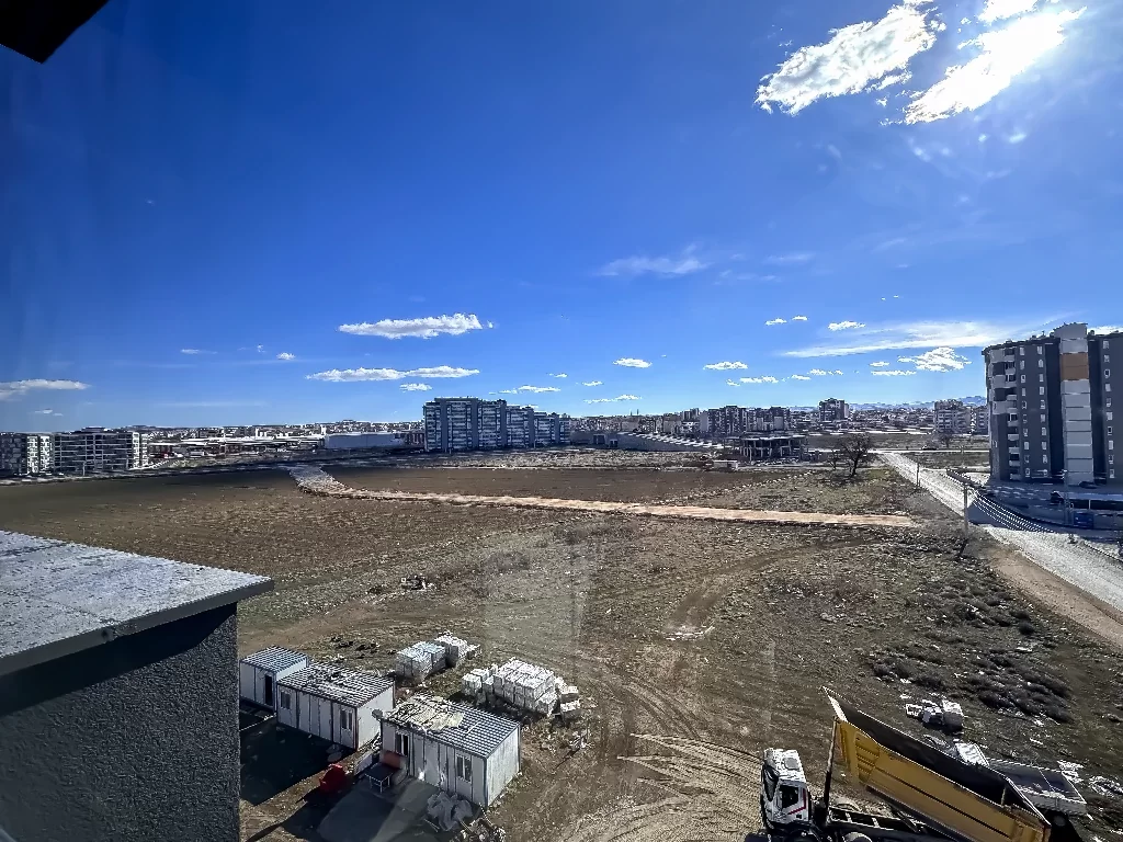 YENİŞEHİR MAH.de ÖZEL TERASLI 4+1 SATILIK DAİRE