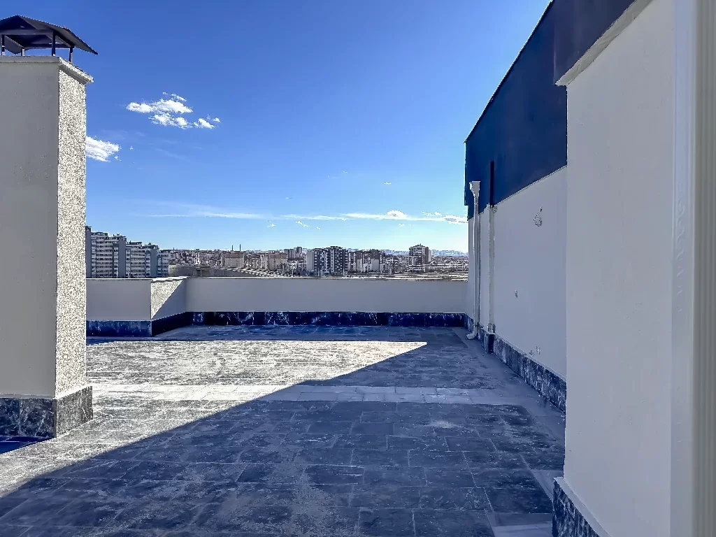 YENİŞEHİR MAH.de ÖZEL TERASLI 4+1 SATILIK DAİRE