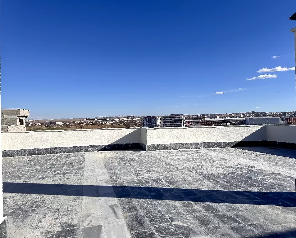 YENİŞEHİR MAH.de ÖZEL TERASLI 4+1 SATILIK DAİRE