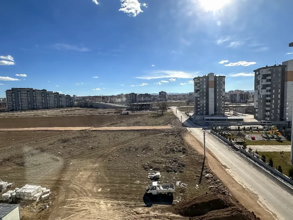 YENİŞEHİR MAH.de ÖZEL TERASLI 4+1 SATILIK DAİRE