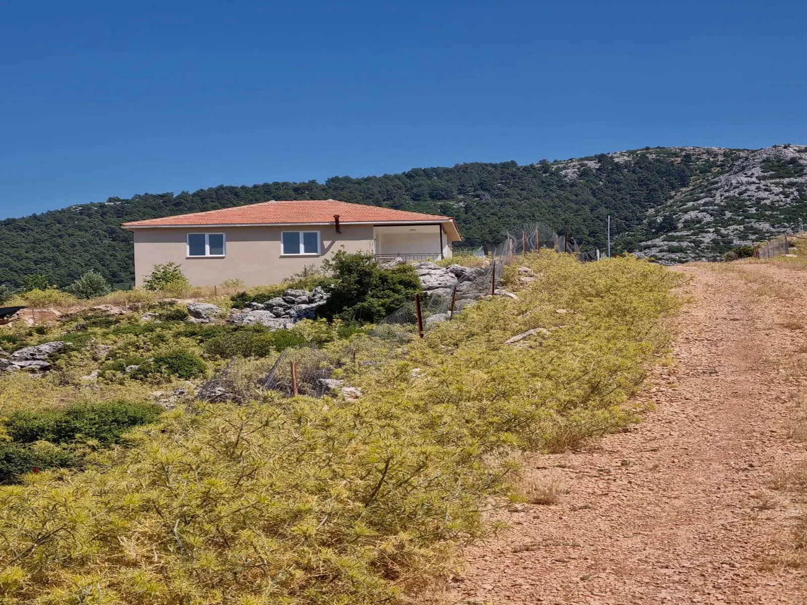 DÖŞEMEALTI DAĞBELİNDE SATILIK MÜSTAKİL EV