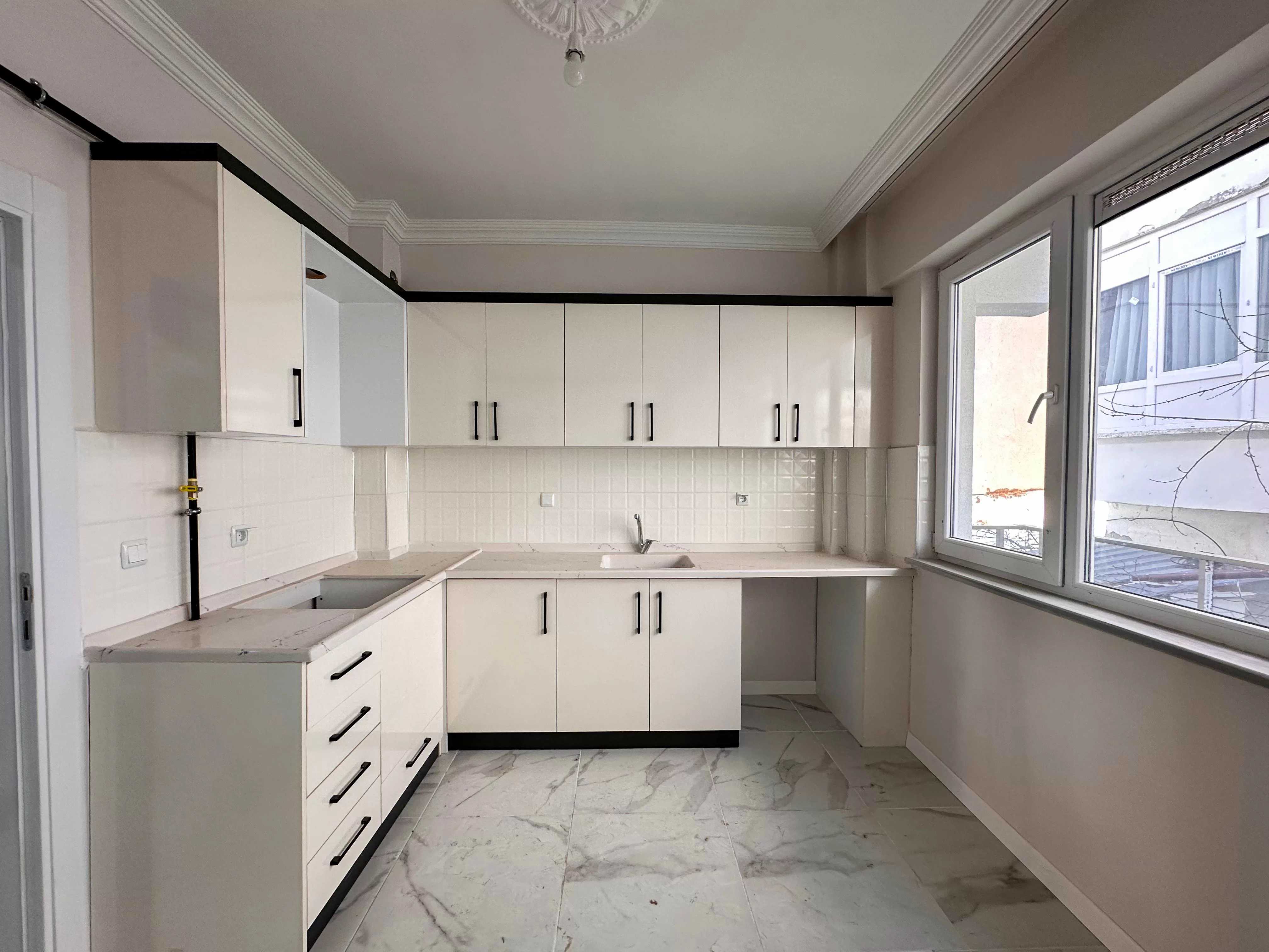 MÜMİNE HATUN MAH de 2+1 SATILIK DAİRE