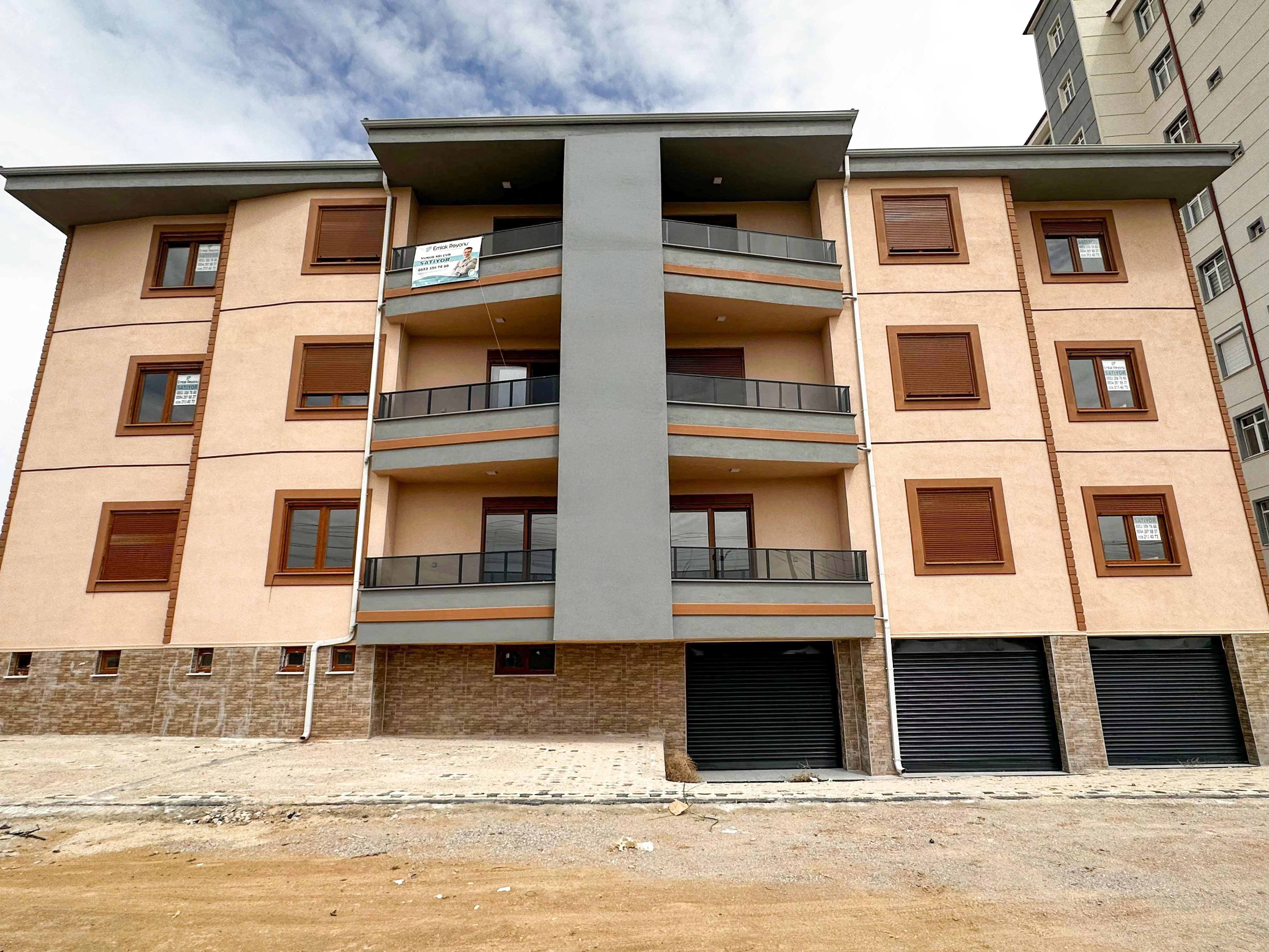 SÜMER MAH de MÜSTAKİL GARAJLI 3+1 SATILIK DAİRE