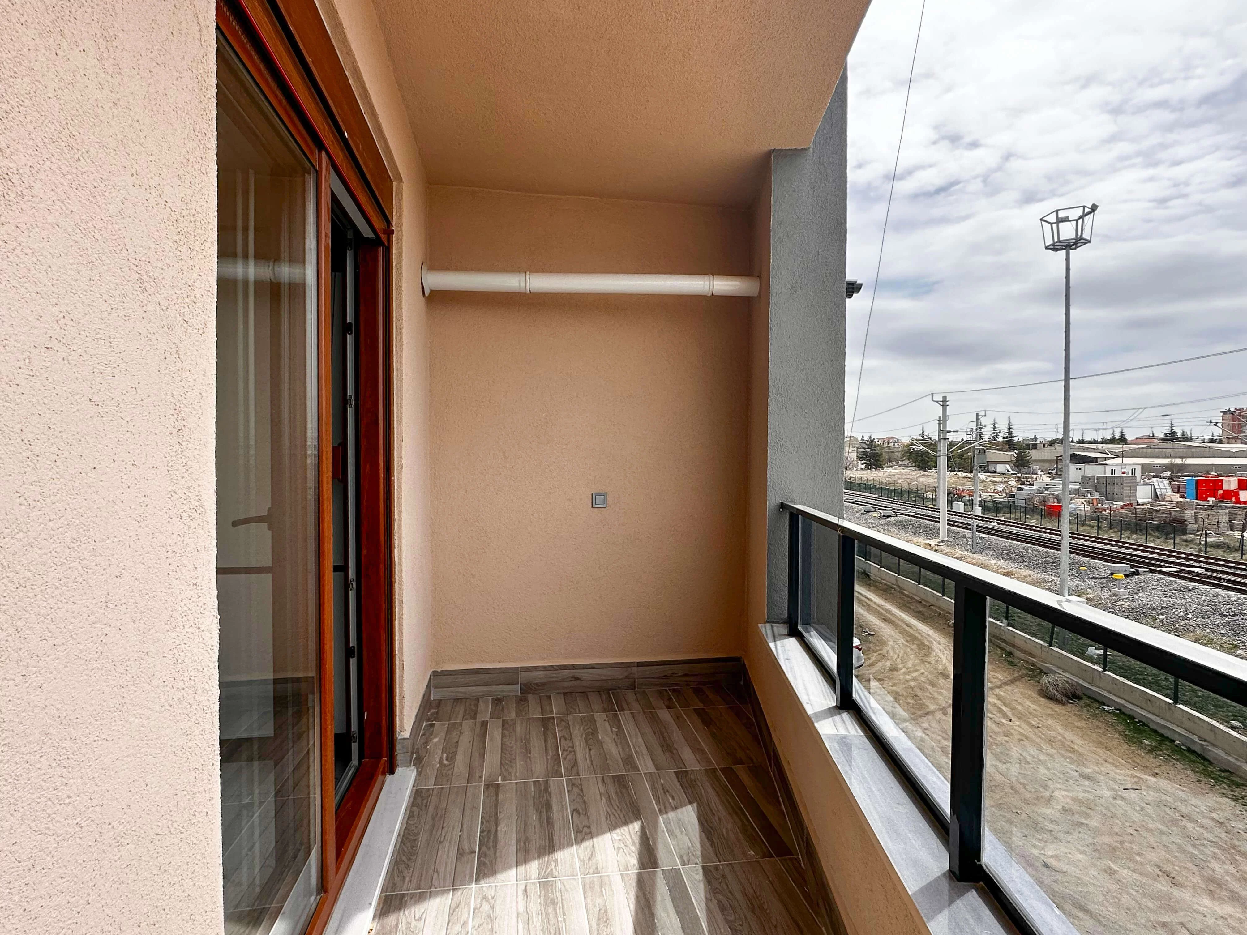 SÜMER MAH de MÜSTAKİL GARAJLI 3+1 SATILIK DAİRE