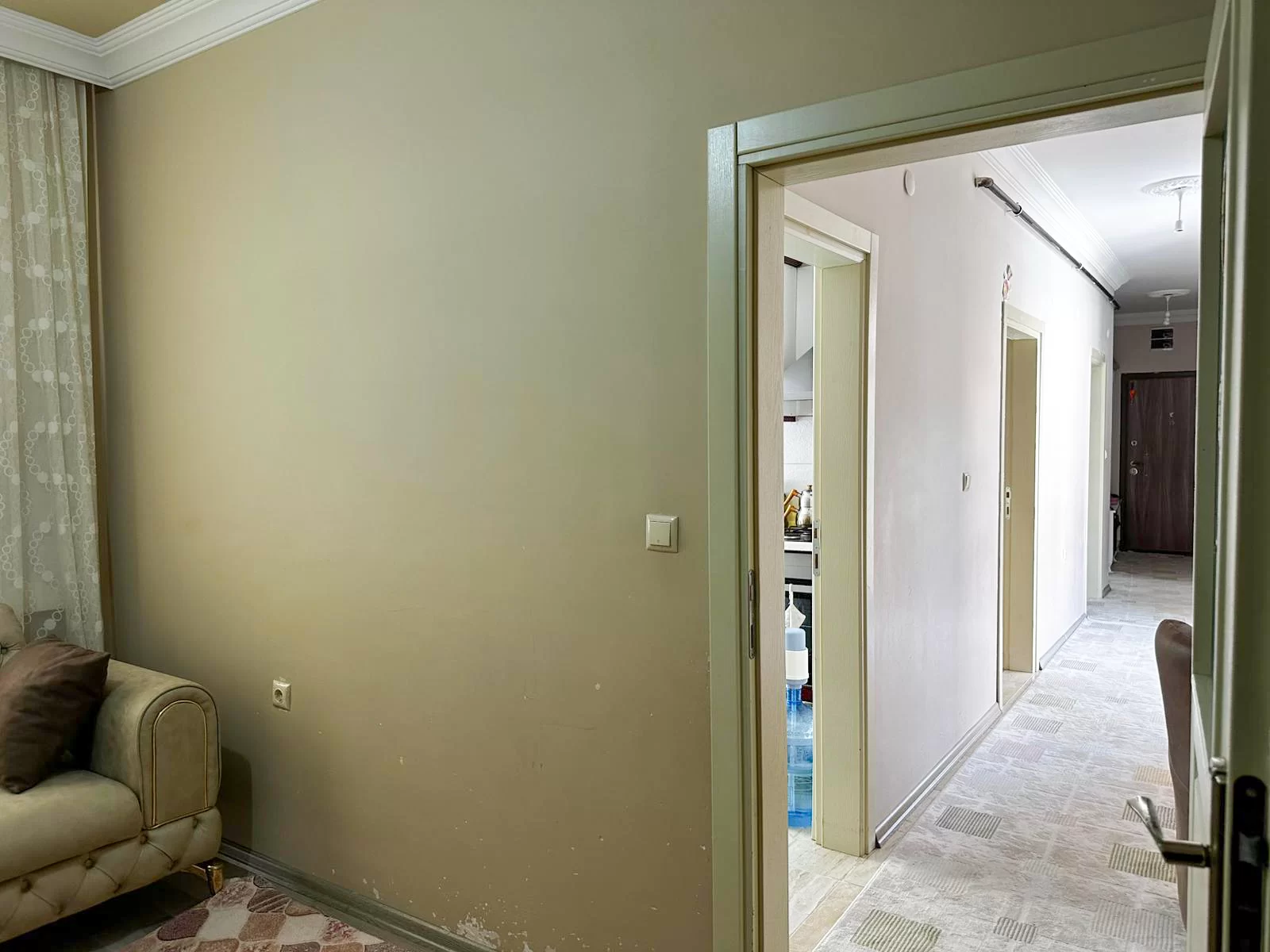 CEDİT MAH.de MÜSTAKİL GARAJI 2+1 SATILIK DAİRE