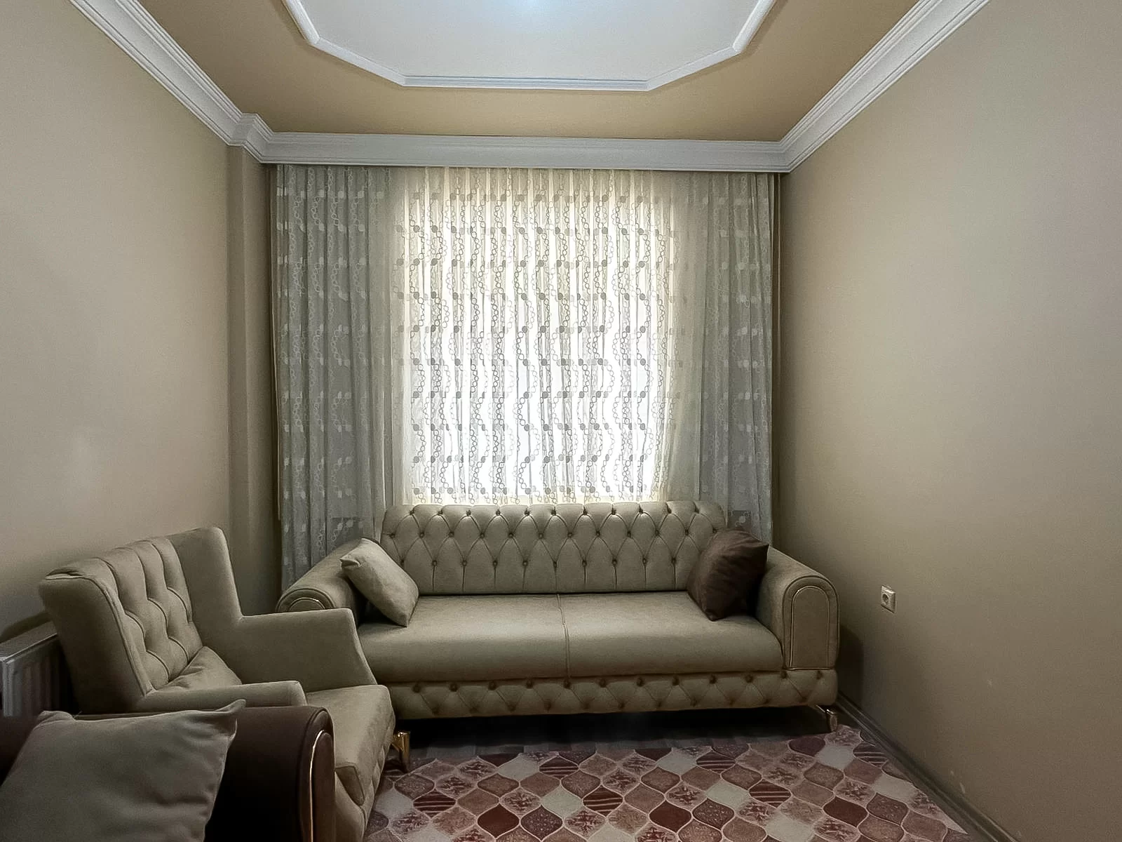 CEDİT MAH.de MÜSTAKİL GARAJI 2+1 SATILIK DAİRE