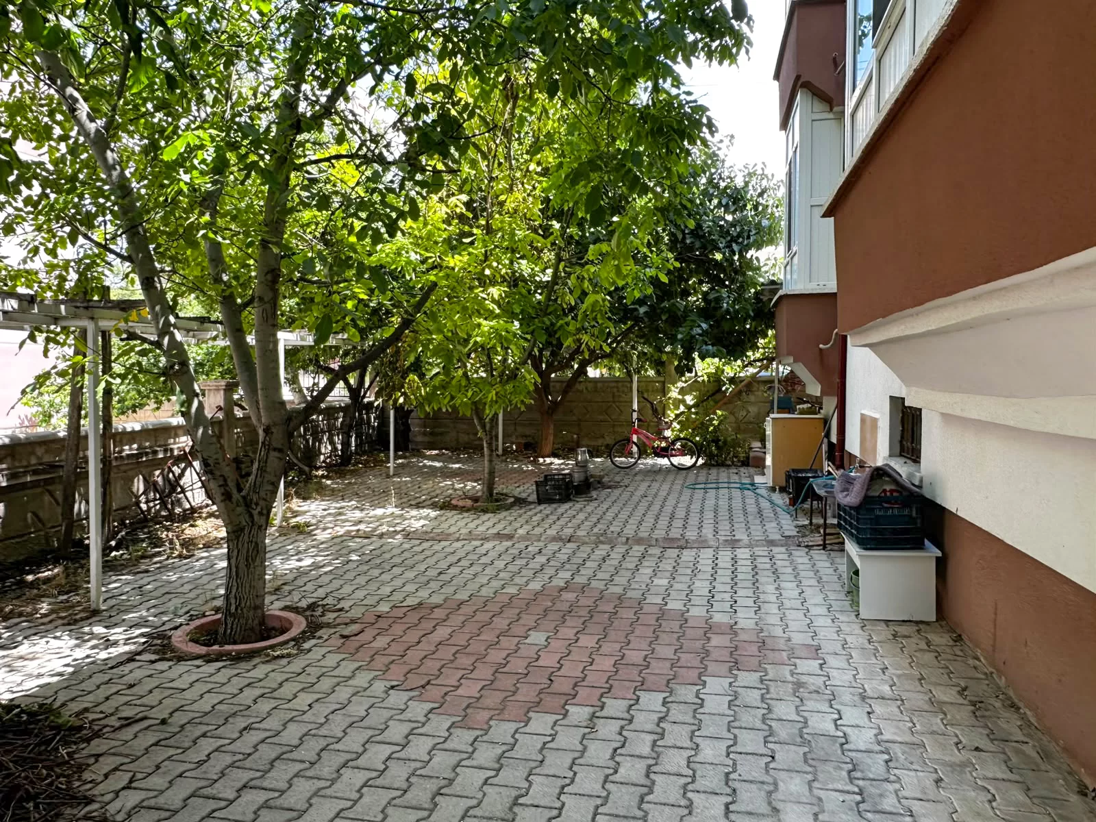 Hisar Mah'de 3 Katlı Komple Satılık Bina