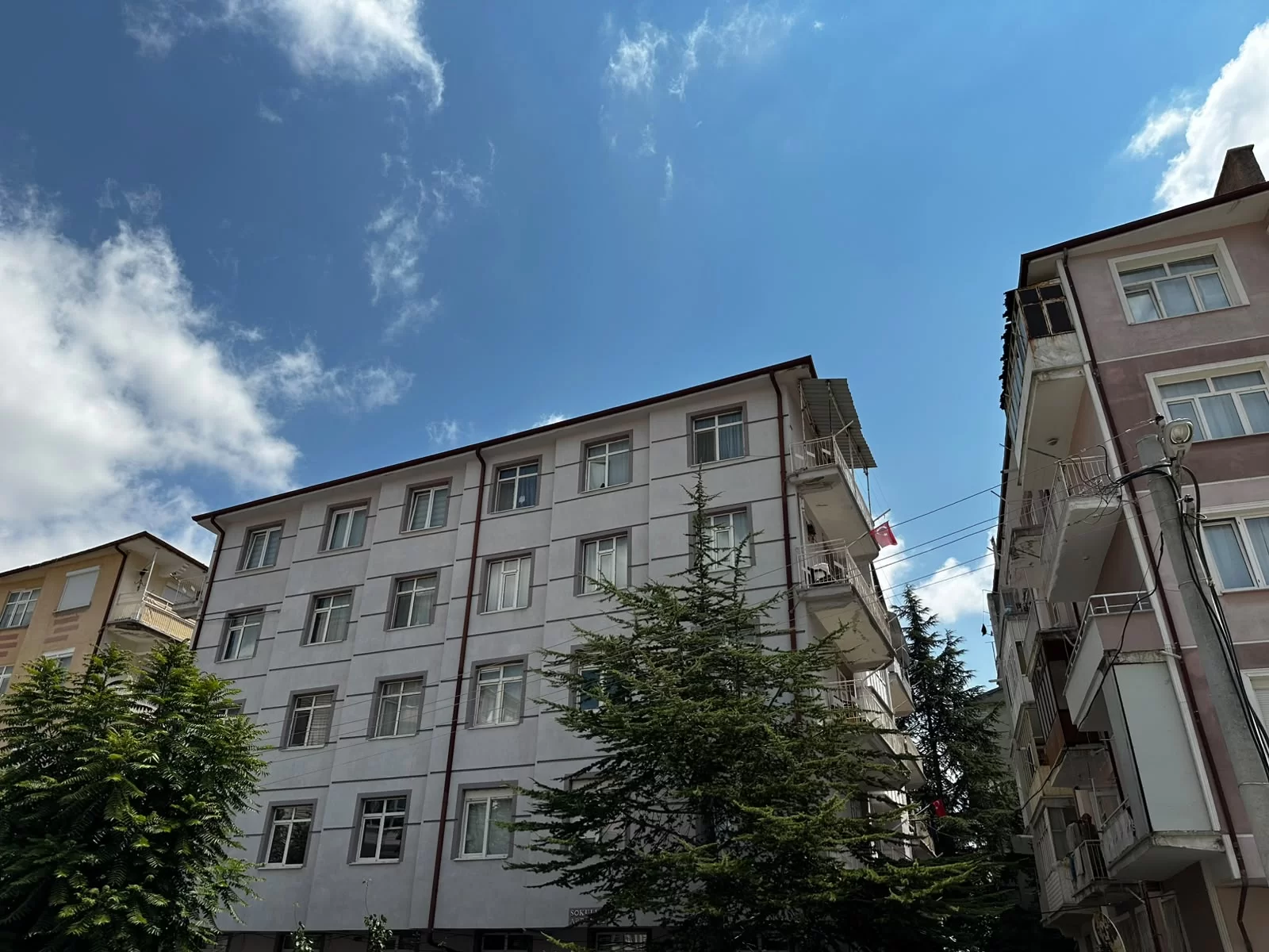 VALİDE SULTAN MAHALLESİNDE 2+1 SATILIK DAİRE