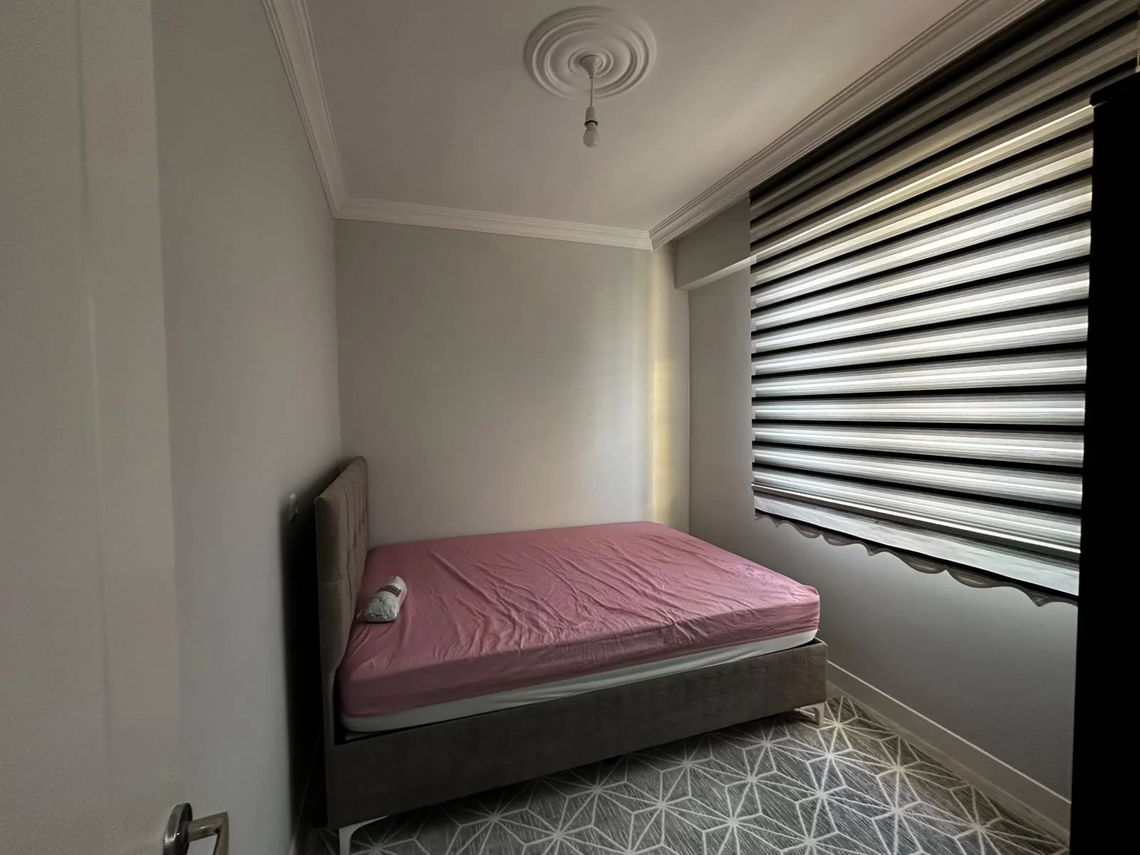 TAPDUK EMRE MAH.de SIFIR EŞYALI 1+1 KİRALIK APART DAİRE