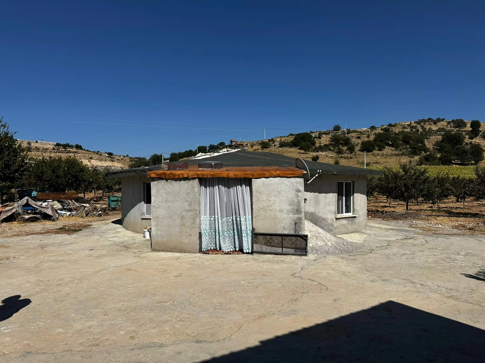 MORCALI'da DOĞA İÇİNDE SATILIK BAHÇE VE EVİ