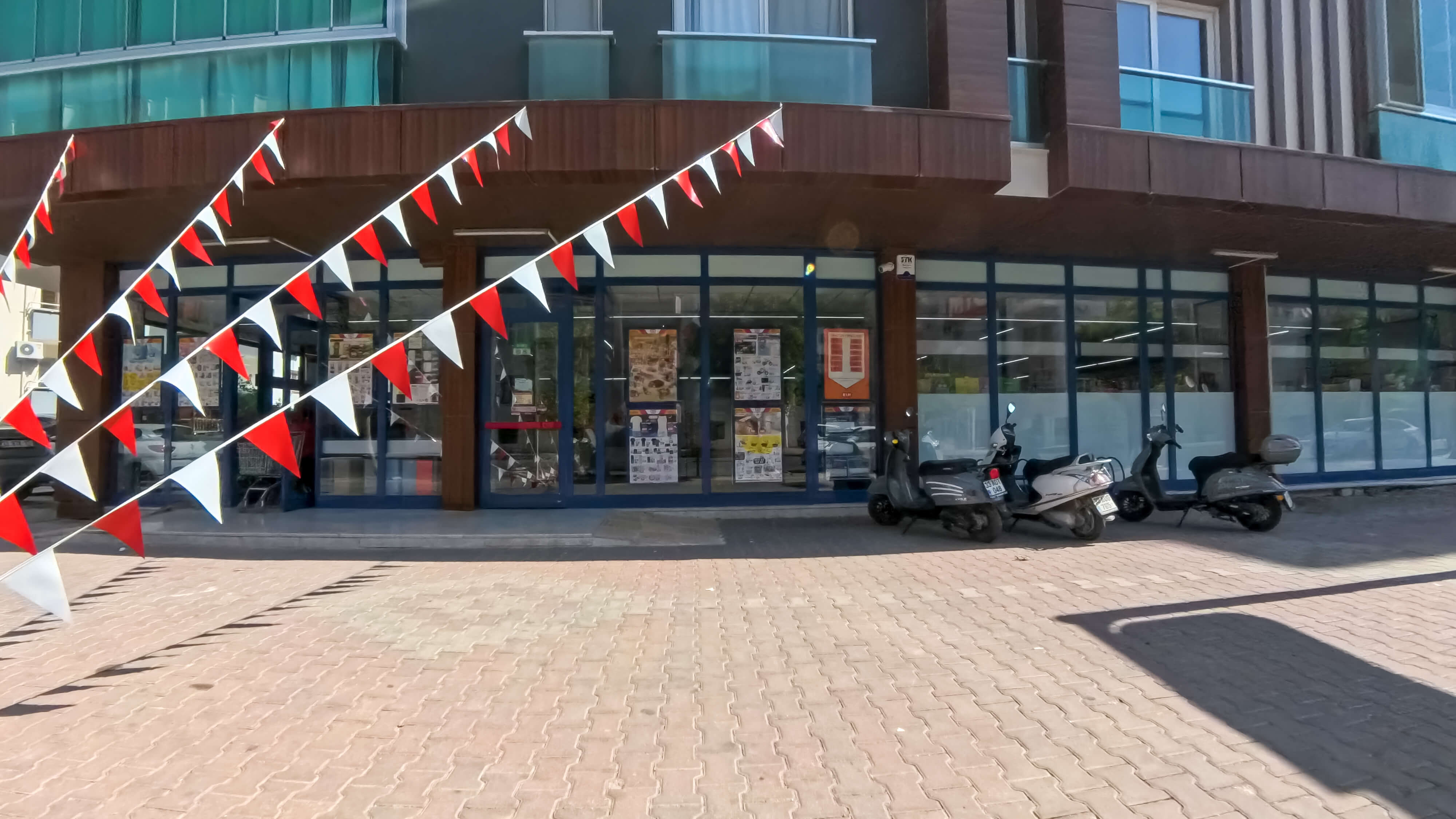 Silifke Merkezde 1000 m² Satılık Dükkan